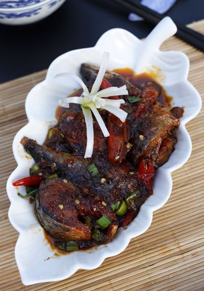 Cá nục kho chua cay